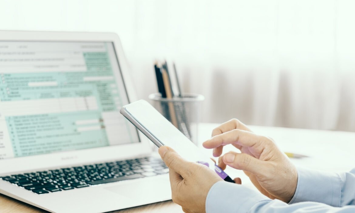 En man som deklarerar